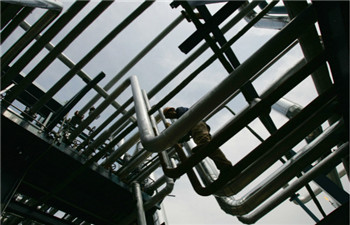 China's independent refineries plan to buy crude oil in a group .jpg