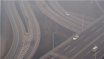 世行 空气污染所致早亡代价巨大.jpg