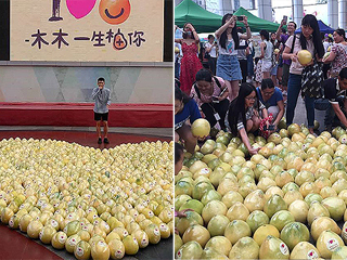 广州高校一男生摆999个柚子表白 遭拒后柚子被抢光