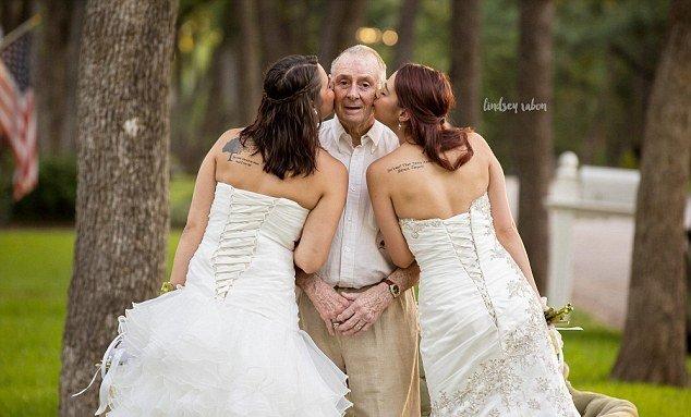 Dad's dementia twin daughter took wedding photos with him.jpg