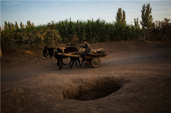 Xinjiang’s water crisis, the dry Kanerjing.jpg