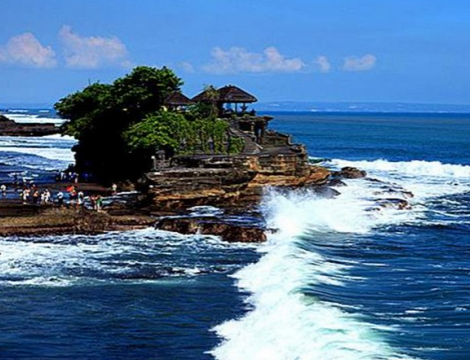 A cruise ship explosion occurred in Bali, a tourist destination in Indonesia.jpg