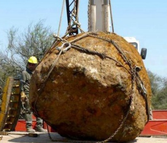阿根廷一小镇发现世界第二大陨石 重达30吨