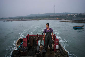 The survival crisis of traditional Chinese fishing villages under the fishery predicament.jpg