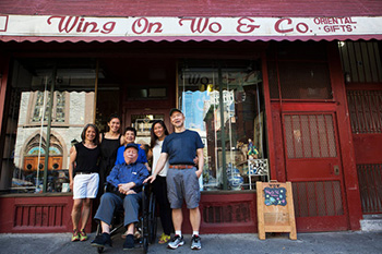 Give up tens of millions of dollars New York Chinese family to guard the century-old shop.jpg
