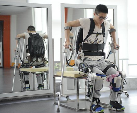 my country’s self-developed reality version of "Iron Man", the first exoskeleton robot came out.jpg