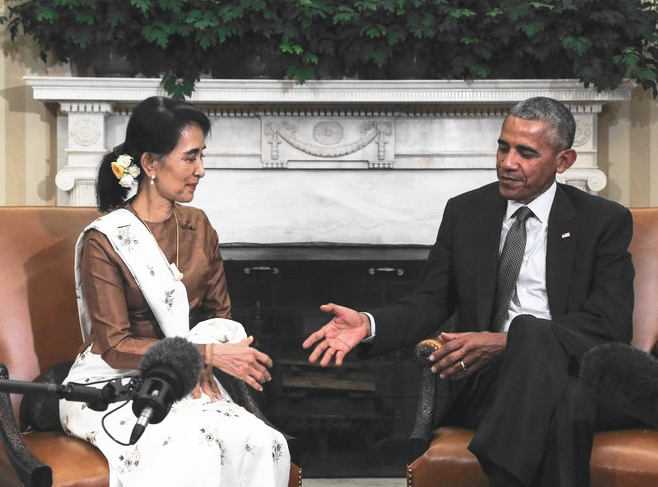 Obama issued an executive order announcing that the United States lifted sanctions on Myanmar.jpg