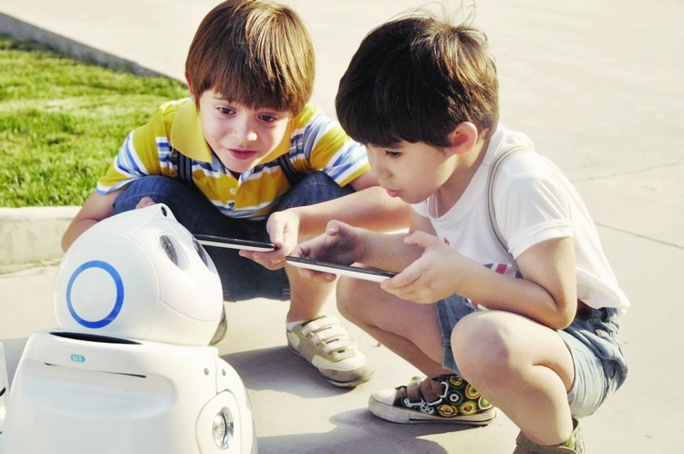 儿童陪伴机器人.jpg