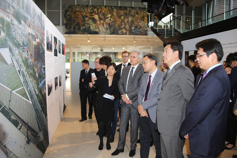 南京大屠杀展览在法国卡昂开幕 中法共同见证历史.jpg
