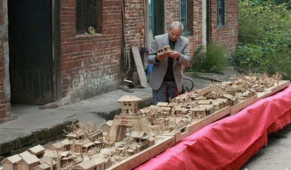 衡阳退休工人冯树元历时12年雕成3D《清明上河图》
