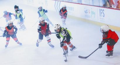 The ice and snow project will be included in the compulsory course of sports for elementary and middle schools in Beijing .jpg