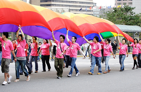 Tens of thousands of people held a gay parade on the streets of Taiwan.jpg
