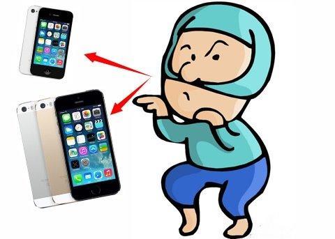 男子到派出所报案 顺手要偷警察手机.jpg