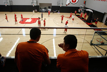 Chinese middle school basketball coaches went to American universities to learn art (Part 2) .jpg