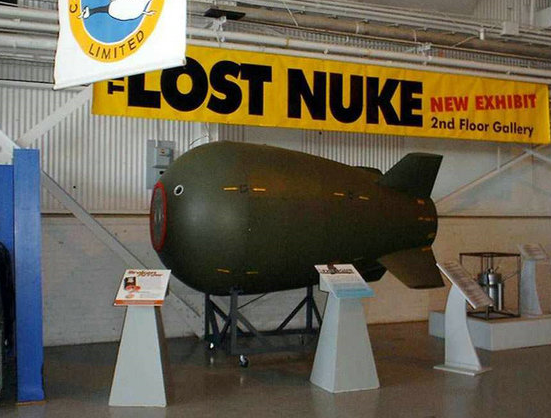 Canadian divers discovered a nuclear bomb while searching for sea cucumbers! .jpg