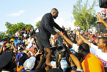 海地选民投票 希望恢复宪法秩序.jpg