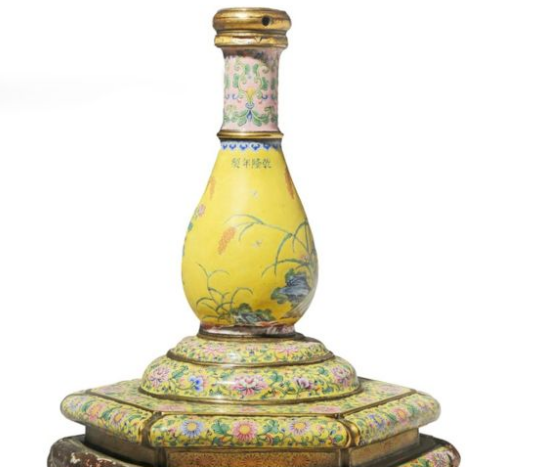 赚翻! 10英镑购入的古董花瓶最终卖出6万英镑!