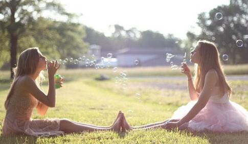 Research shows that just like love, friendship will fall in love at first sight.jpg