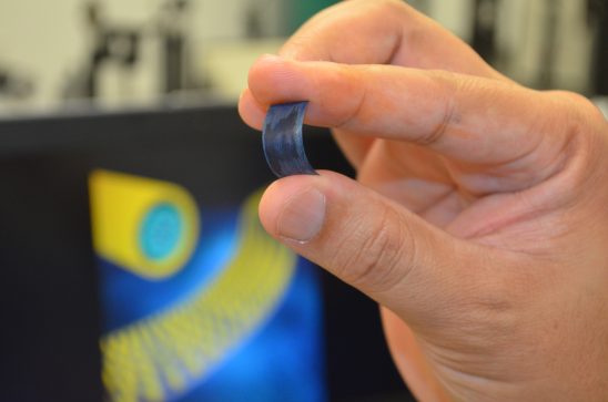 充电几秒钟通话一星期 美大学研发超级电容电池