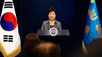 韩国总统朴槿惠宣布愿在明年4月辞职.jpg