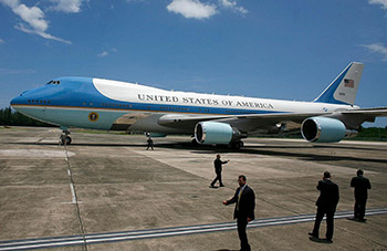 The Air Force One upgrade is too expensive. Trump tweeted and criticized the procurement plan .jpg