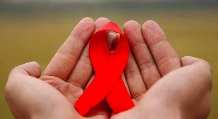 我国报告现存活艾滋病病毒感染者和病人65.4万例.jpg