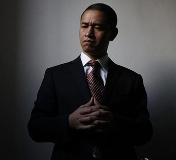 The Chinese version of Obama imitates Obama's every move.jpg