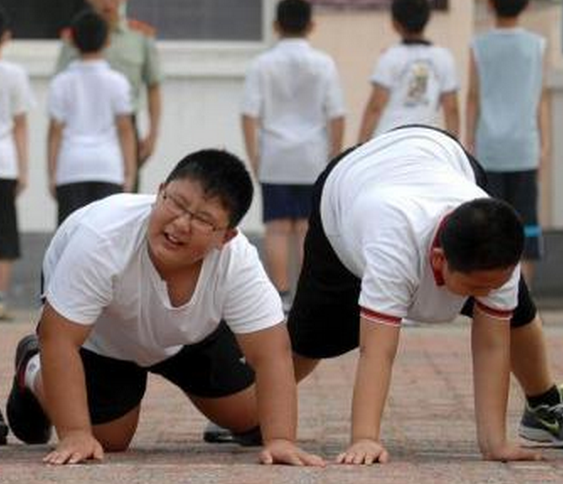 The report shows that Chinese teenagers are getting taller and fatter.jpg