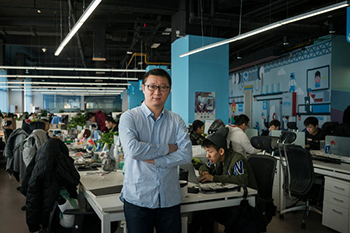 Take off the police uniform and build an online kingdom for Chinese gays.jpg
