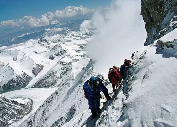 The Chinese government will build a new visitor center on Mount Everest.jpg