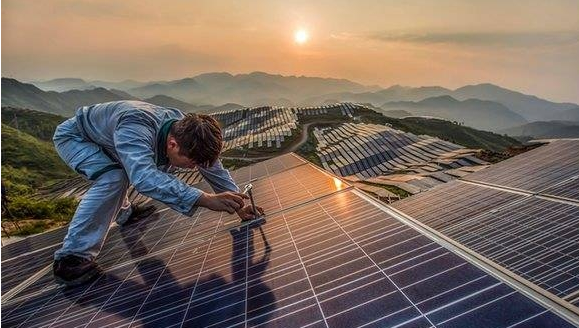 China will invest 292 billion pounds in renewable energy by 2020.jpg