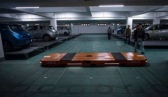 China uses machines to fill labor shortages, and robots are beginning to rise.jpg