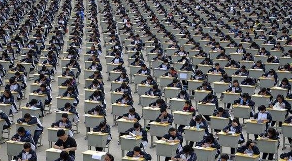 Chinese schools allow students to borrow scores from the "Score Bank" to pass the exam.jpg