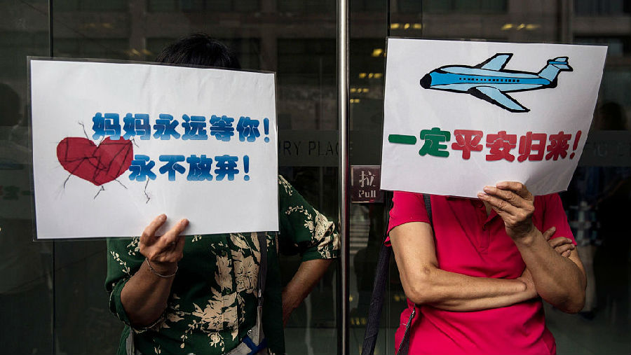 China, Malaysia and Australia announced the suspension of the search for MH370.jpg