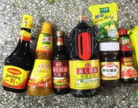 中国政府查处天津近郊非法调料造假窝点.jpg