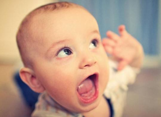 研究发现 婴儿在出生时就会记住母语