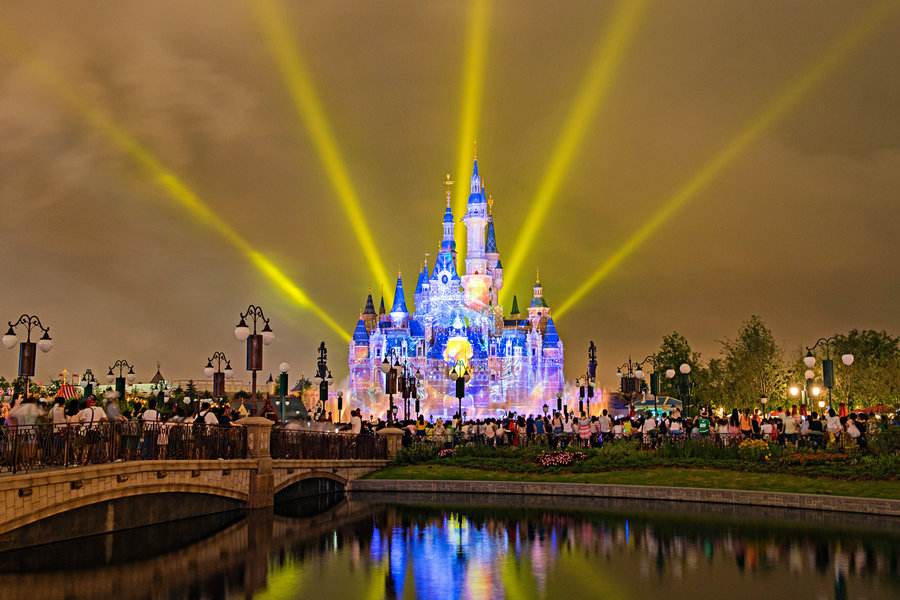 Nearly 6 million tourists visited Shanghai Disney Park in the 7th month of its opening .jpg