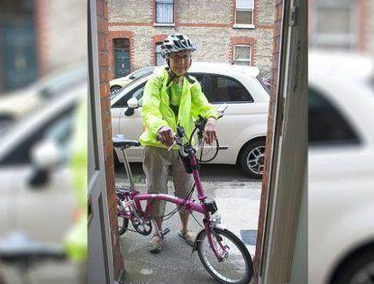 A 78-year-old American grandmother has been cycling around the world for 14 years.jpg