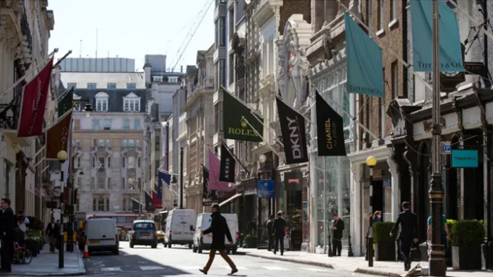 British luxury shops used rebates to win over Chinese tour guides.jpg