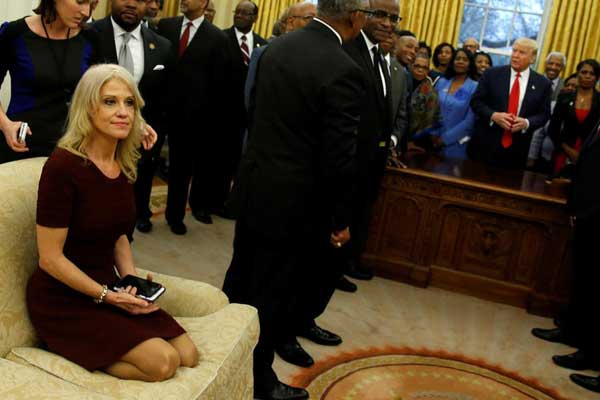 Trump’s female adviser was approved for wearing shoes and kneeling on the White House sofa.jpg