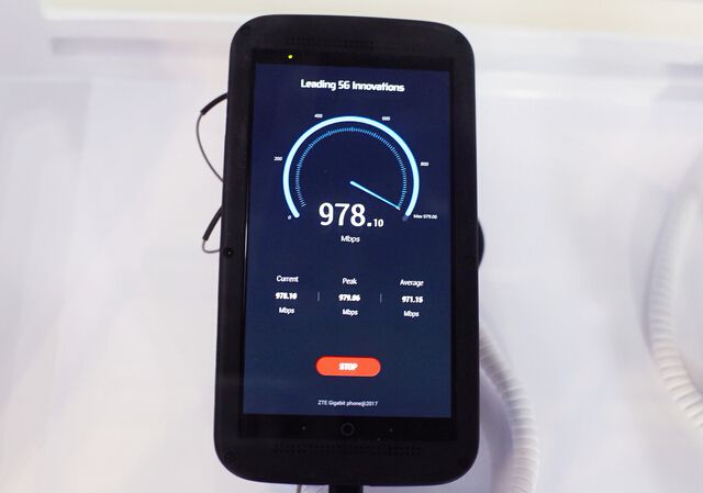 ZTE builds the world's first gigabit mobile phone, the first early adopters of 5G network.jpg