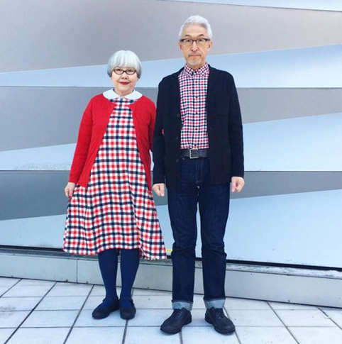 The silver-haired couple dressed up as gods and became an Internet celebrity .jpg