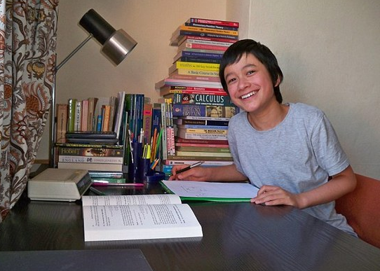 英国14岁天才少年成最年轻大学教师