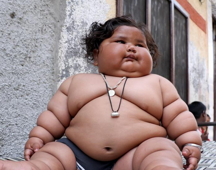 印度惊现胖宝宝 8月大体重已达34斤