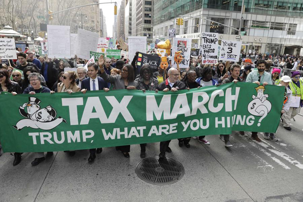 Protests broke out in many places in the United States asking Trump to disclose his tax records.jpg