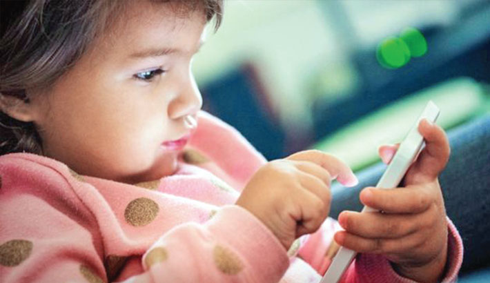 The study found that children who play with touch screen products sleep less.jpg