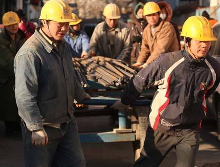 The total number of migrant workers in China reached 280 million, with an average monthly income of RMB 3275.jpg