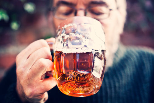 统计数据显示 英国喝酒的人正在变少