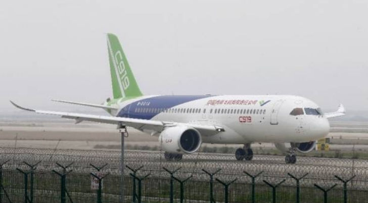 China-made passenger aircraft is about to take off.jpg