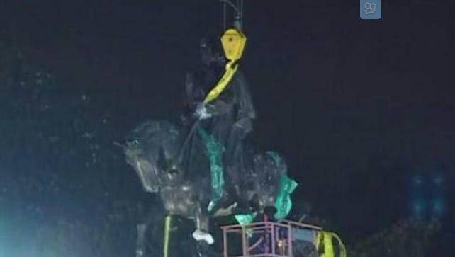 New Orleans demolished the third southern federal statue.jpg